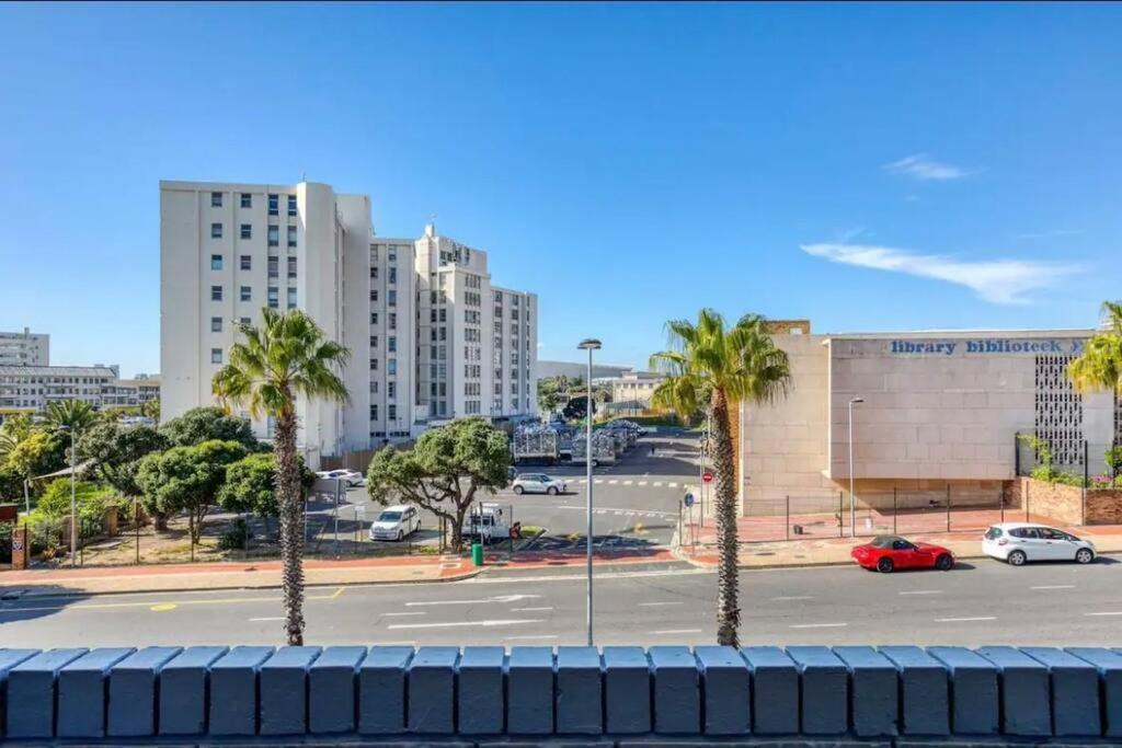 Apartment Footsteps To Promenade +inverter + Pets