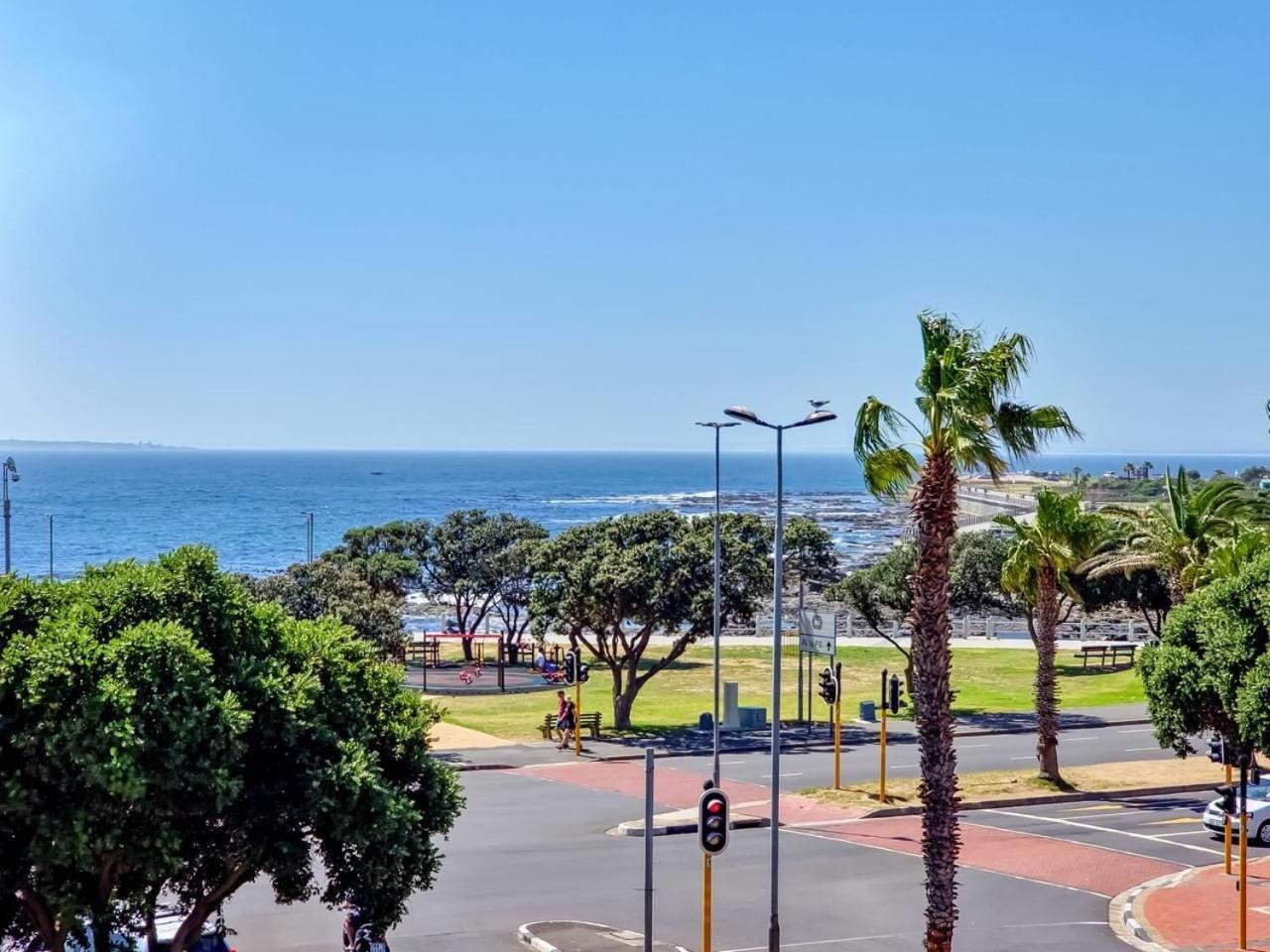 Footsteps To Promenade +inverter + Pets Apartment